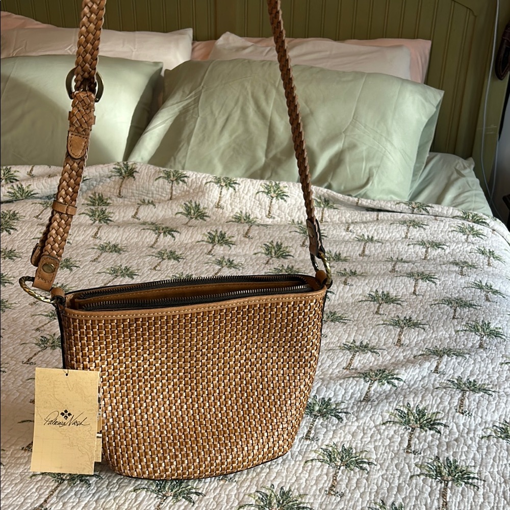 Tan Woven Shoulder Bag/Crossbody